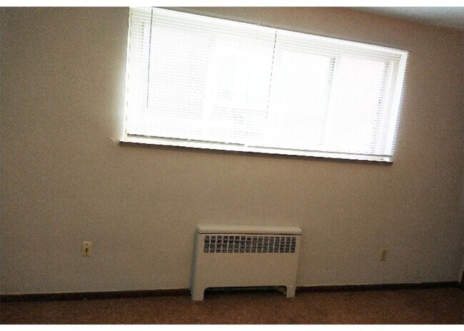 Building Photo - 362 Probasco St