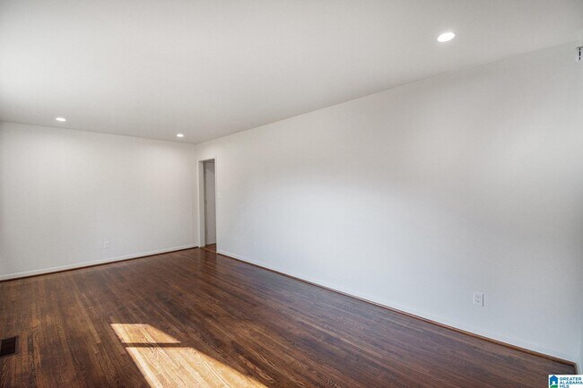 Building Photo - 545 Edgecrest Cir