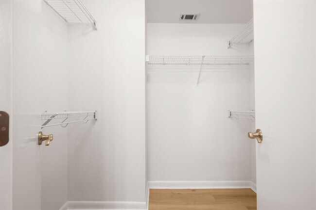 Building Photo - 54 Rainey St