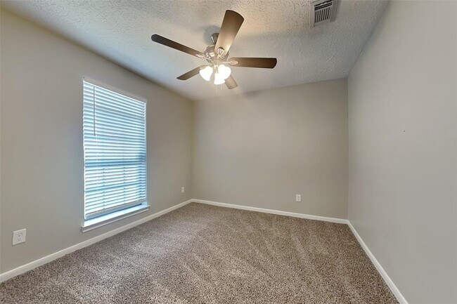Building Photo - 11606 Easterling Dr