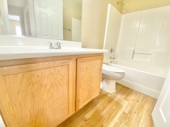 Building Photo - BEAUTIFUL 3 BEDROOM 2.5 BATHROOM 2 CAR GAR...