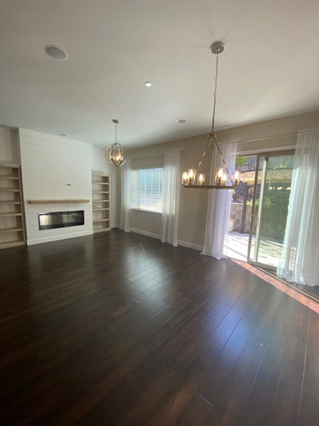 Building Photo - 2256 Ranch View Dr