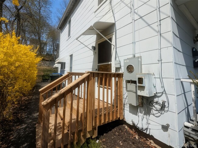 Building Photo - 84 Orange Ave