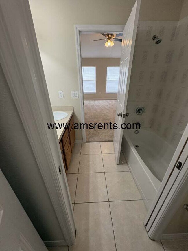 Building Photo - Albatross Dr-539