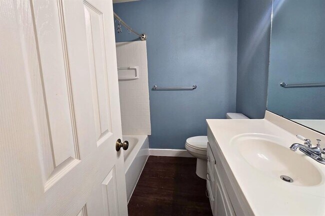Building Photo - 9303 Robins Nest Ln