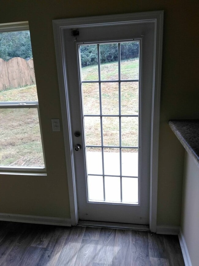 Building Photo - Spacious 4 Bedroom, 2.5 Bathroom Home!