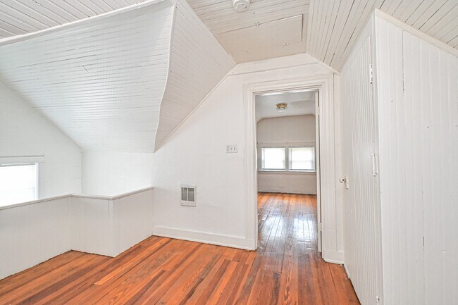 Building Photo - 4221 Bell St