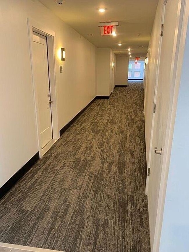 Building Photo - Sleek 2 bed 2 bath West End condo!