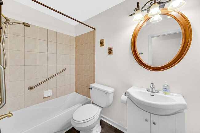 Building Photo - 12 Aberdeen Ct