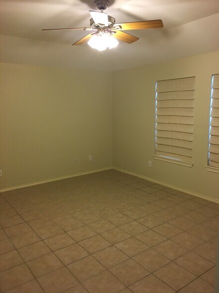 Master bedroomroom - 4003 Santa Susana