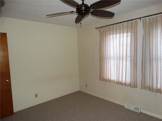 Building Photo - 146 Cutler Ave