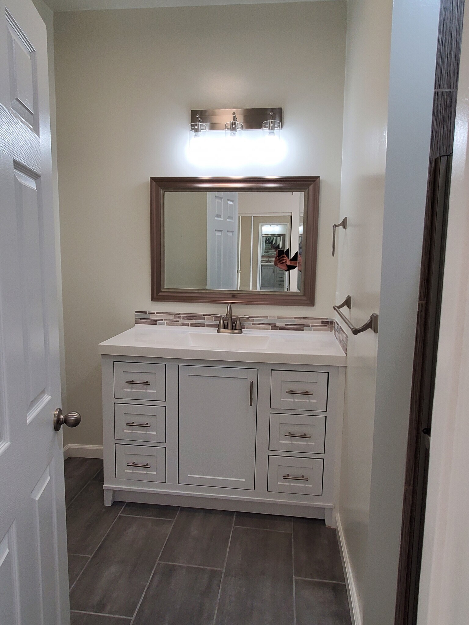 Building Photo - 947 S Sycamore Ave