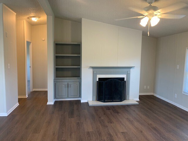 Building Photo - 4127 S Post Rd