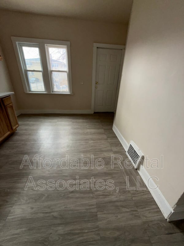 Building Photo - 2627 S 6th St