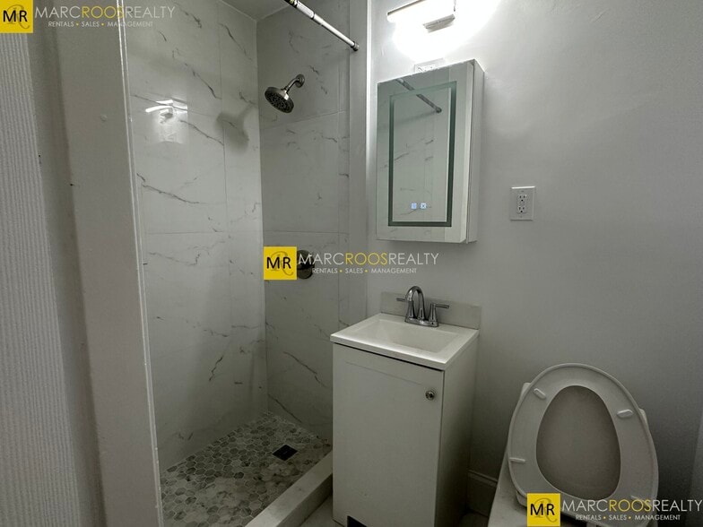 Building Photo - 474 Commonwealth Ave