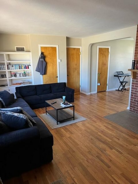 Building Photo - 1924 Grand Ave