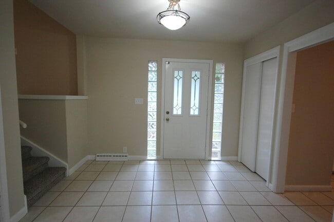 Building Photo - 3 Bedroom 2 Bathroom 2 Stall Attached Garage - Boone Iowa