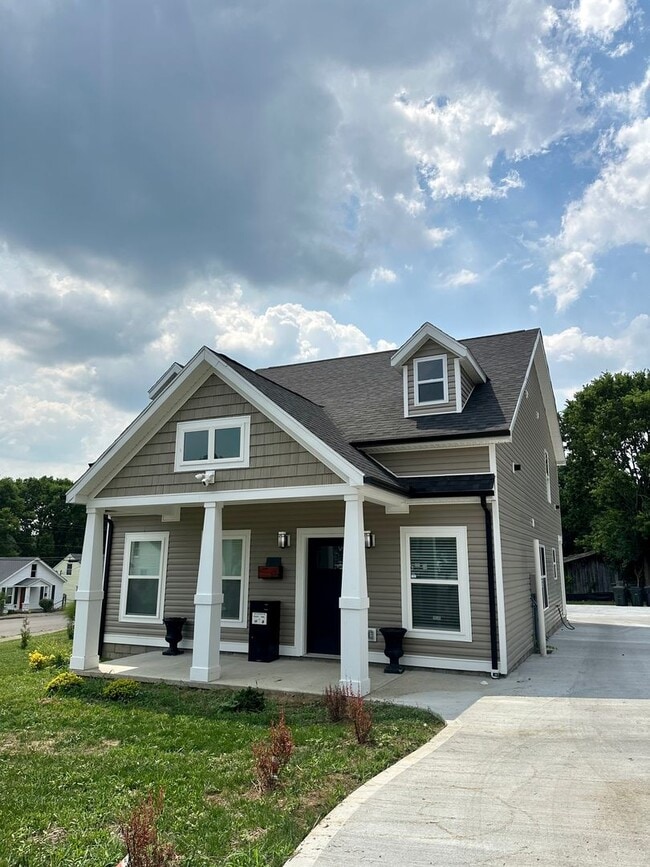 Building Photo - Brand New! Pre-leasing 26-27 Students