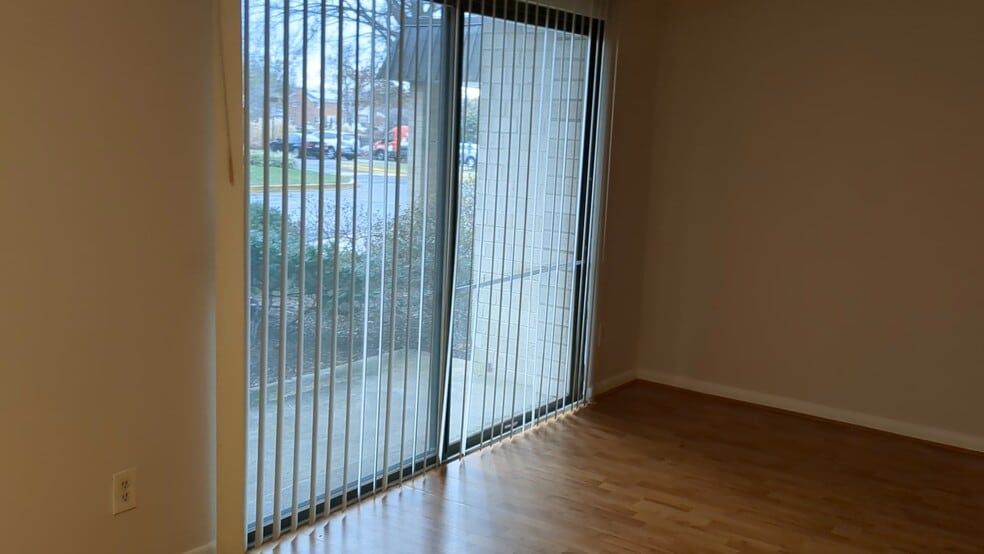 Sliding Door to Patio - 6001 Arlington Blvd