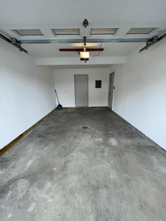 Building Photo - 2208 18th Ave SE