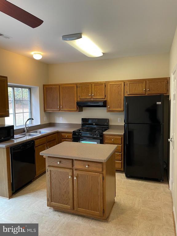 Building Photo - 7140 Westfield Ct