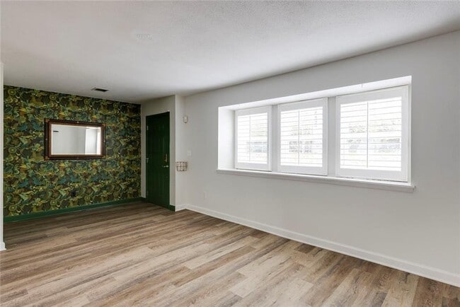 Building Photo - 7094 Stonington Dr NE