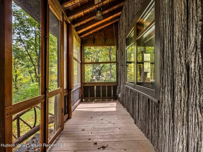 Building Photo - 5 Riverby Ln