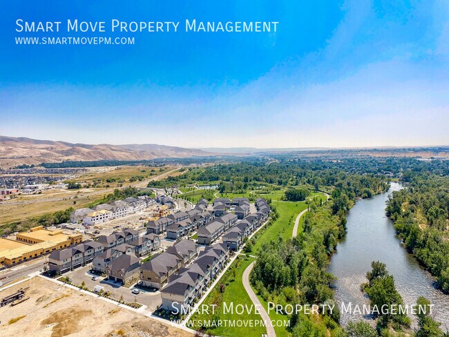 Building Photo - Executive East Boise Townhome on the Green...