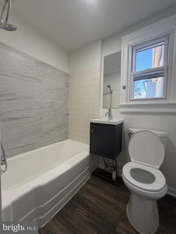 Building Photo - 517 Bentley Ave