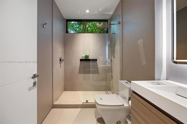 Building Photo - 77 SW 18th Terrace