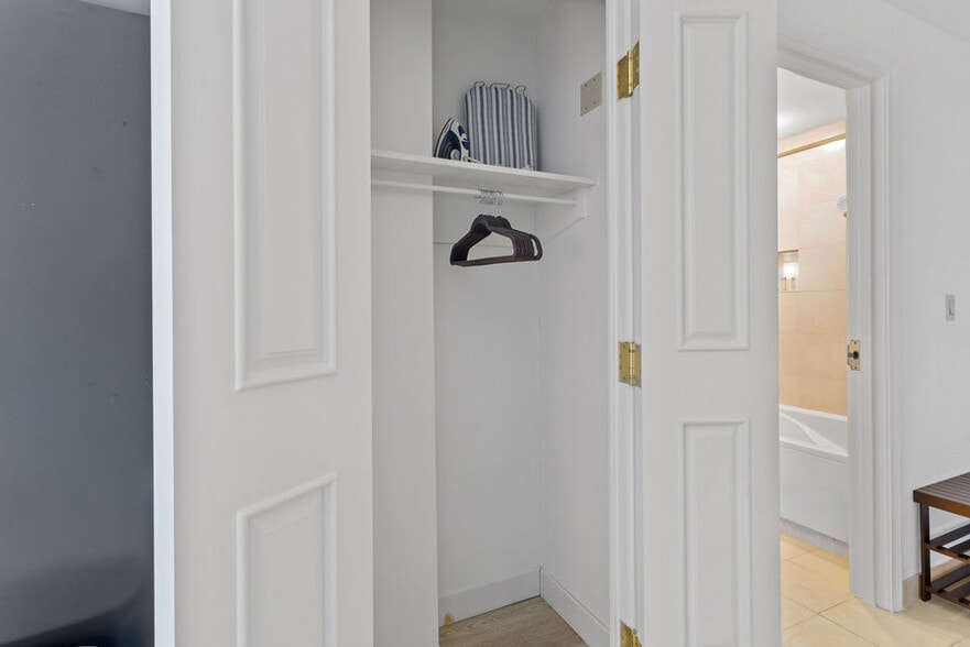 Building Photo - 810 Pacific Ave