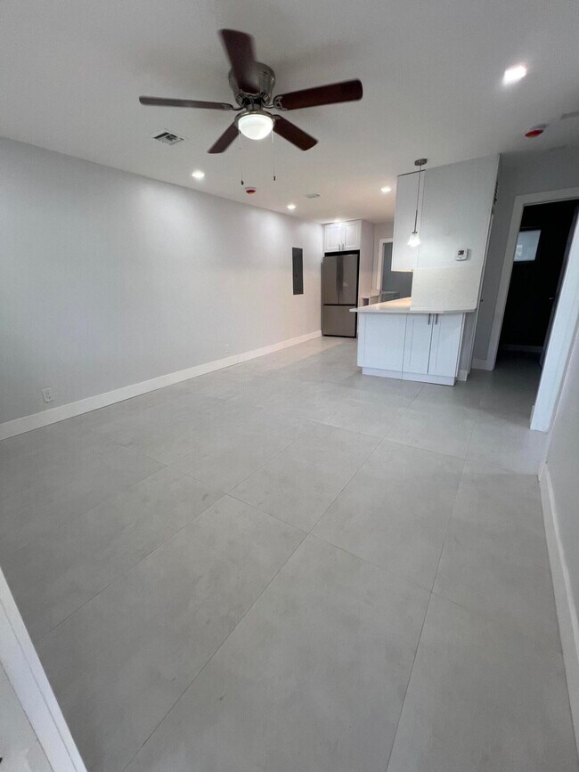 Building Photo - 4951 SW 28th Terrace