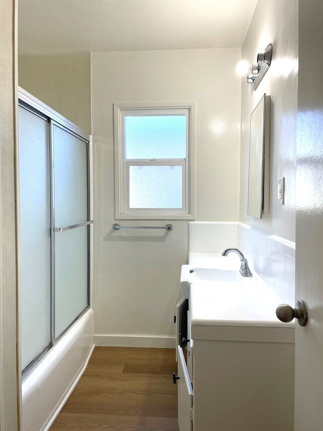 Building Photo - 468