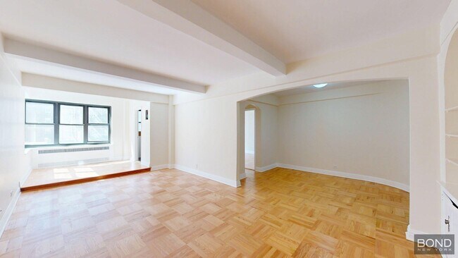 Primary Photo - 141 E 56th St