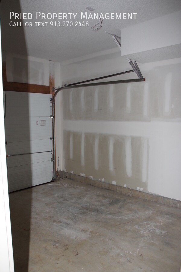 Building Photo - 21946 W 125th St