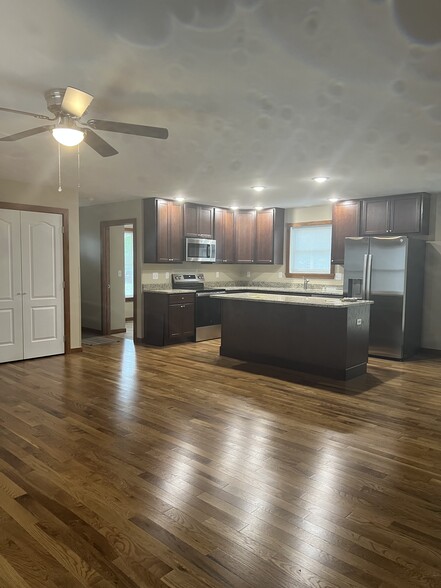 Building Photo - 90 Hanshew Ln