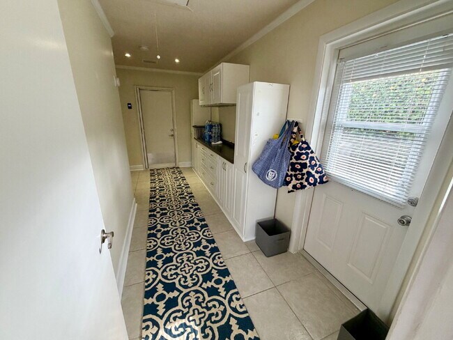 Building Photo - Gorgeous Pool Home in Satellite Beach!!