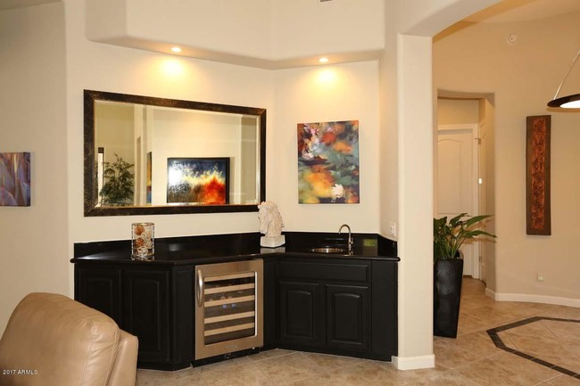 Building Photo - 7371 E Vaquero Dr