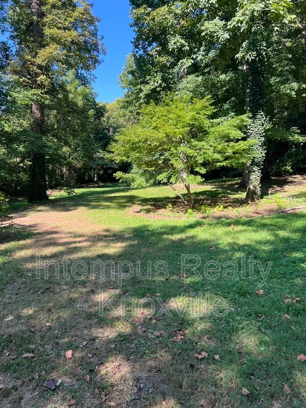 Building Photo - 5801 Ridgewood Rd