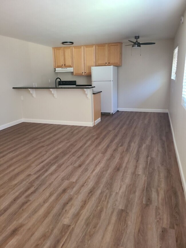 Building Photo - 139 W Lassen Ave