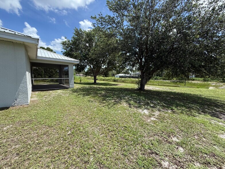 Building Photo - 689 Foxchase Dr