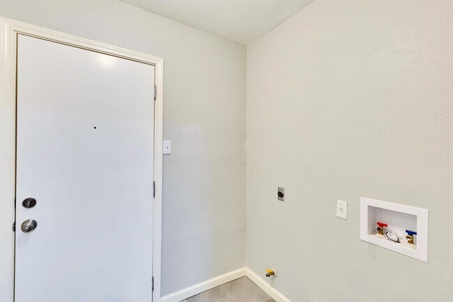 Building Photo - 2203 E Stassney Ln