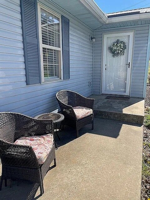 Front patio space - 1246 KY-1271