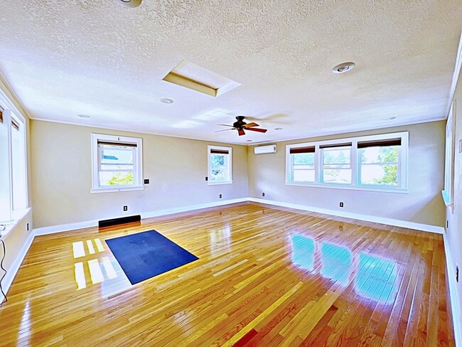 Building Photo - 7315 SE Taylor St