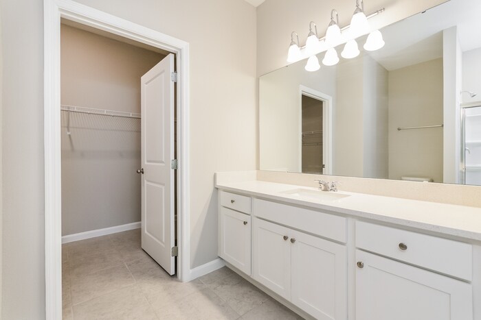 Building Photo - 347 Kenilworth Dr