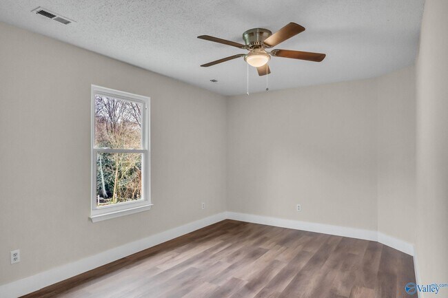 Building Photo - 213 Rebecca Pines Dr