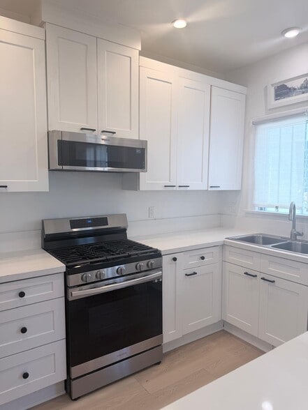 Kitchen - 437 N Spaulding Ave