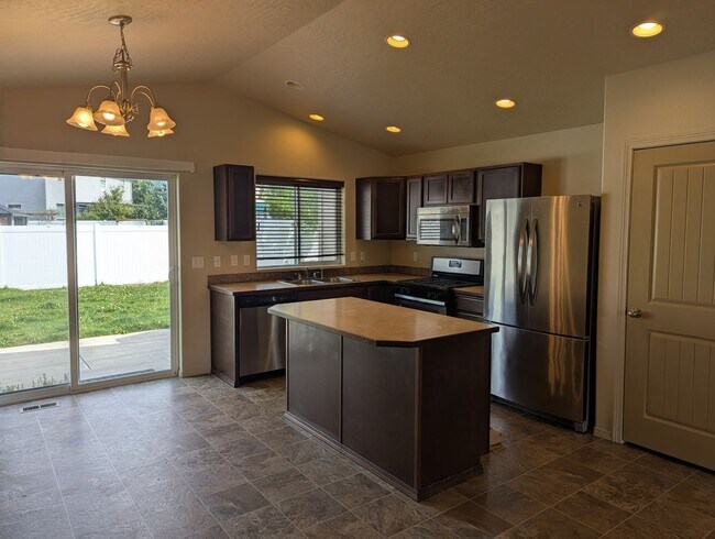 Building Photo - 7290 N Bandon Ln