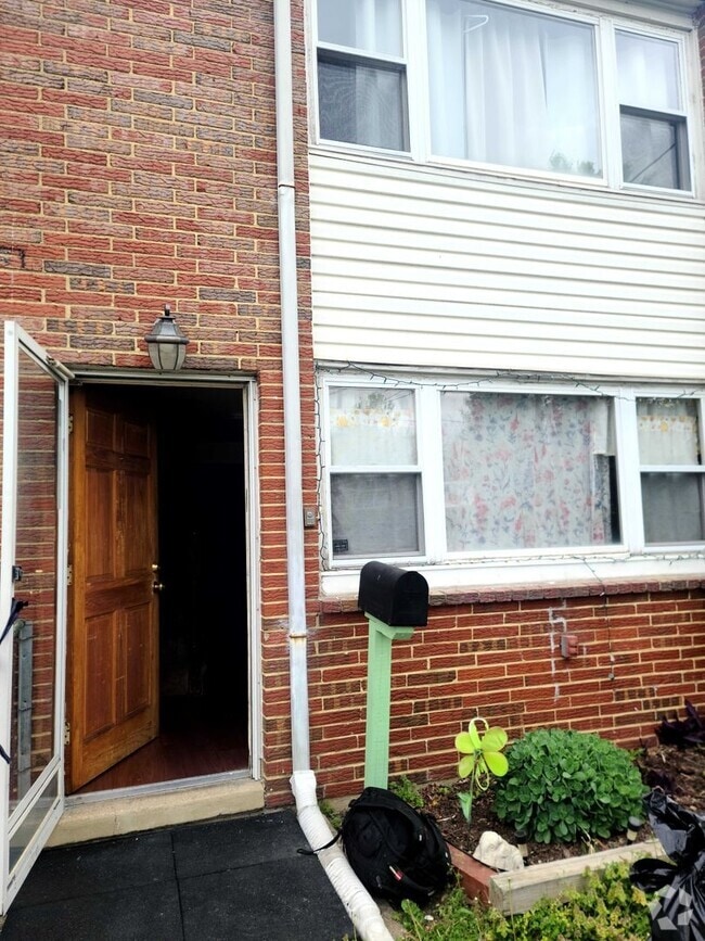 Building Photo - Coming Soon!  Renovated Three Bedroom EOG