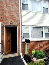 Building Photo - Coming Soon!  Renovated Three Bedroom EOG